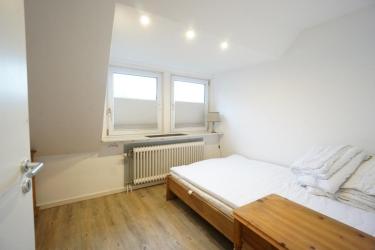 Schlafzimmer DG